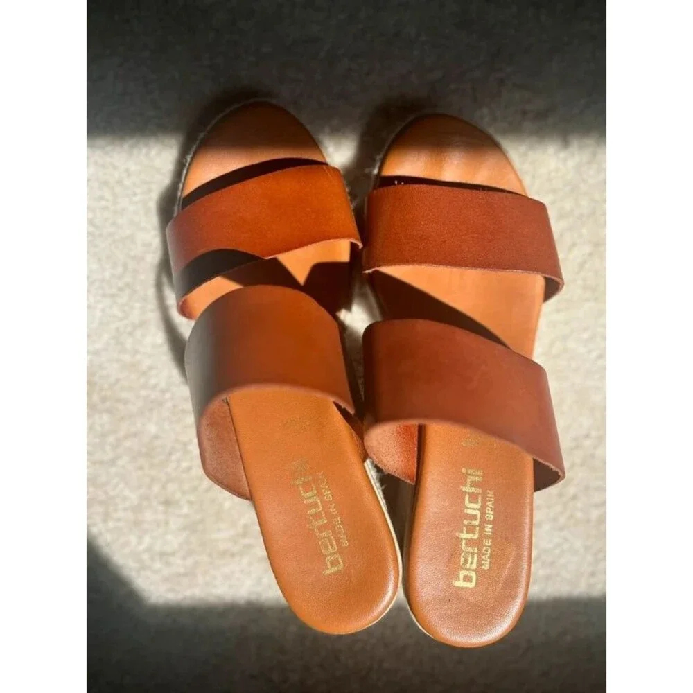 Bertuchi brown leather women sandals